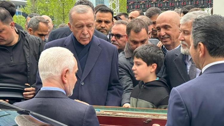 Azerbaycanlı demir ustasından Cumhurbaşkanı Erdoğan’a “Zafer Kılıcı” hediyesi