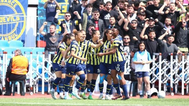 Fenerbahçe Kadın Futbol Takımı, Galatasarayı 2-0 yendi Final için avantaj...