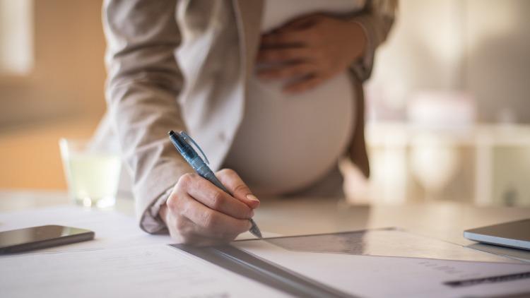 BİR SORUDAN FAZLASI | Yöneticim hamile kalmamam için baskı yapıyor, ne yapacağım