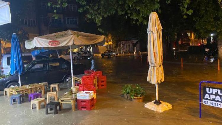 Erdekte sağanak ve dolu günlük yaşamı olumsuz etkiledi