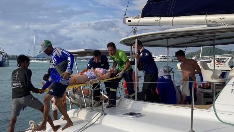 Phukette turistleri taşıyan sürat teknesi deniz fenerine çarptı: 30 yaralı