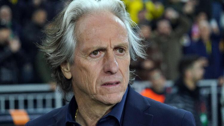 Fenerbahçe, Trabzonspor karşısında tamam ya da devam maçına çıkıyor Jorge Jesus ve Nenad Bjelicanın 11leri netleşti