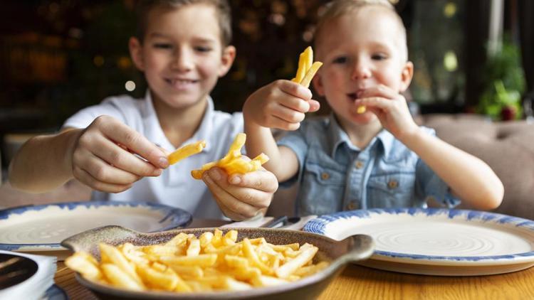 Oyuncaklı çocuk menülerinde artan obezite tehlikesi