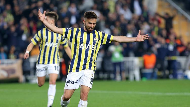 Fenerbahçe-Trabzonspor maçında Diego Rossiye önce ıslık sonra destek