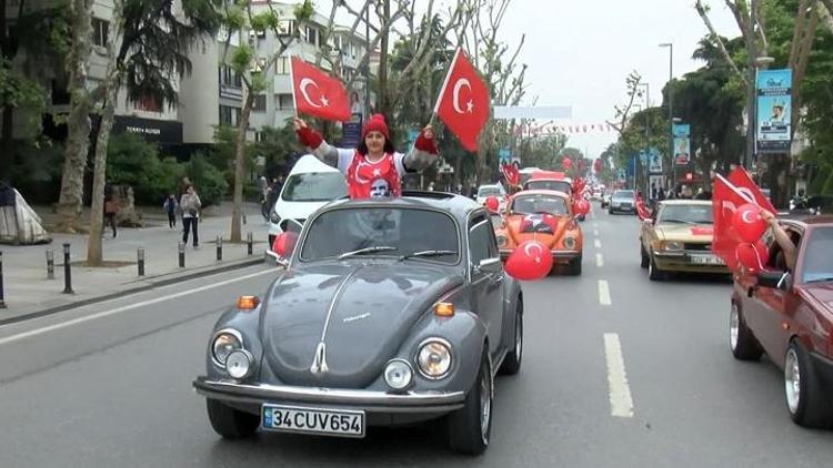 Kadıköyde 104 klasik otomobille 104. yıl konvoyu