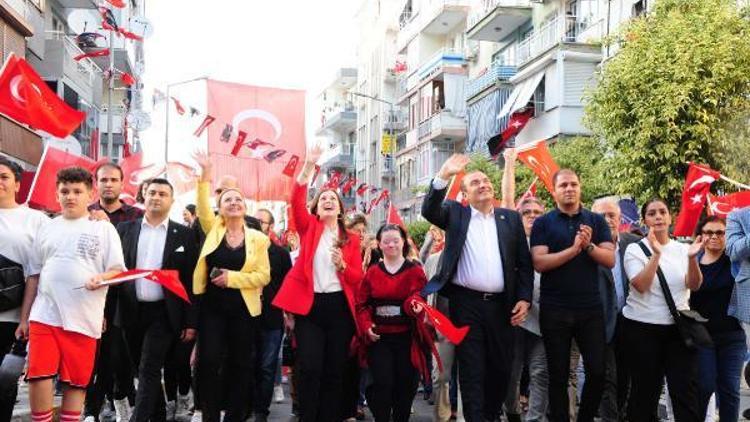 Balçovada 19 Mayısı kortej yürüyüşü ve halk oyunları gösterileriyle kutladı