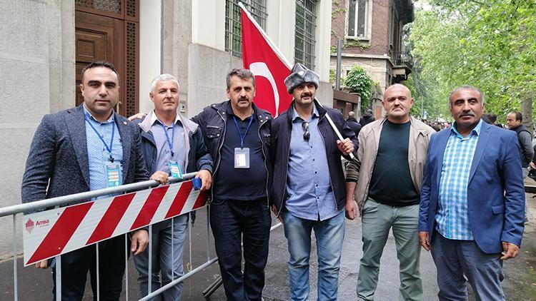 İtalyada Türk seçmenlerin oy verme işlemi devam ediyor