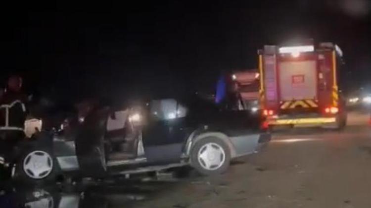 Otomobille traktör çarpıştı: 1 ölü, 2 yaralı