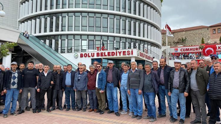 EYT tazminatlarını alamayan işçilerden Bolu Belediyesi önünde eylem