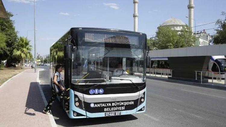 Başkasının kartı ile otobüs kullandı, yakalanmamak için kameraları söktü