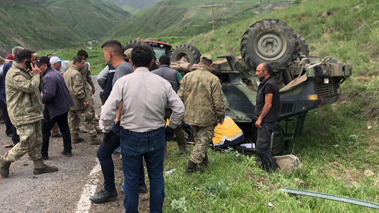 Ardahanda askeri araç devrildi: 4 yaralı