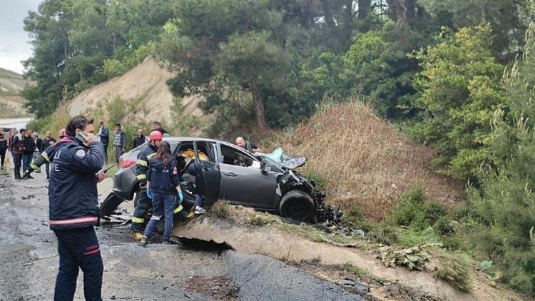 Denizlide feci kaza Tır çarptığı otomobili metrelerce sürükledi: 3 ölü, 2 yaralı