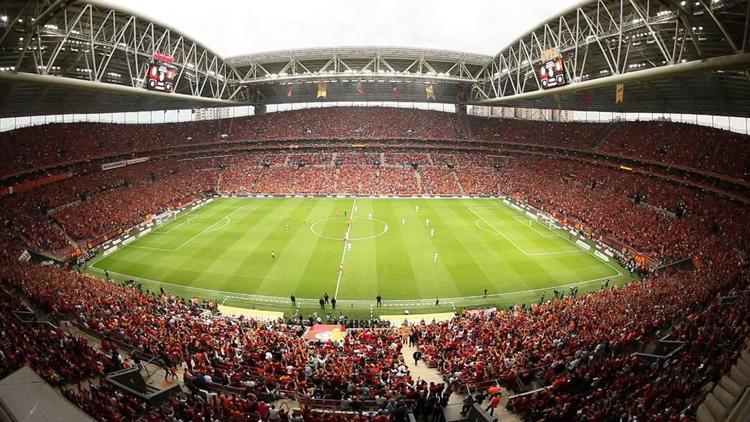 Galatasarayda Fenerbahçe derbisine hücum 300 bin bilet talebi geldi
