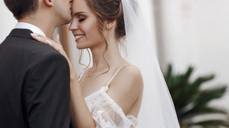 BİR SORUDAN FAZLASI | Pahalı bir düğünle başlayan evlilikler daha mı kısa sürüyor