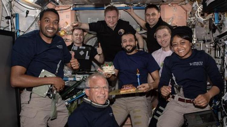 BAE’li astronot uzayda doğum günü kutladı