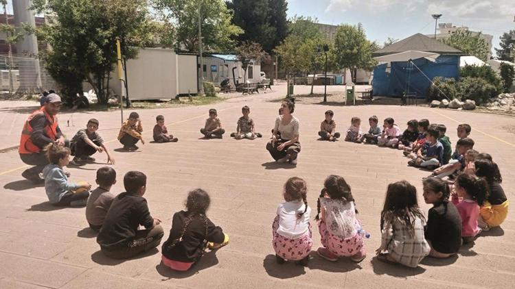 Afet bölgesinde çocukların ruhlarına dokunacak