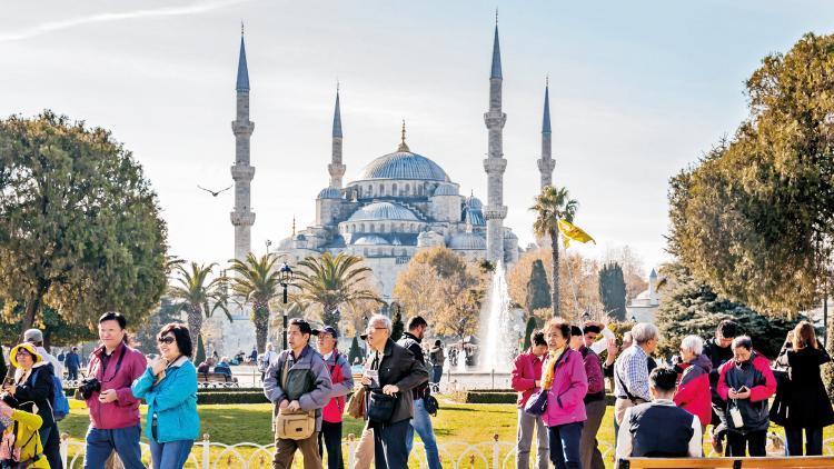 İlk 4 ayda turist sayısı 11 milyonu aştı ‘Turizmde hedef büyümeli’