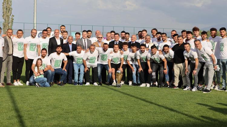 TFF 2’nci Lig’e yükselen Iğdır FK, şampiyonluk kupasını aldı