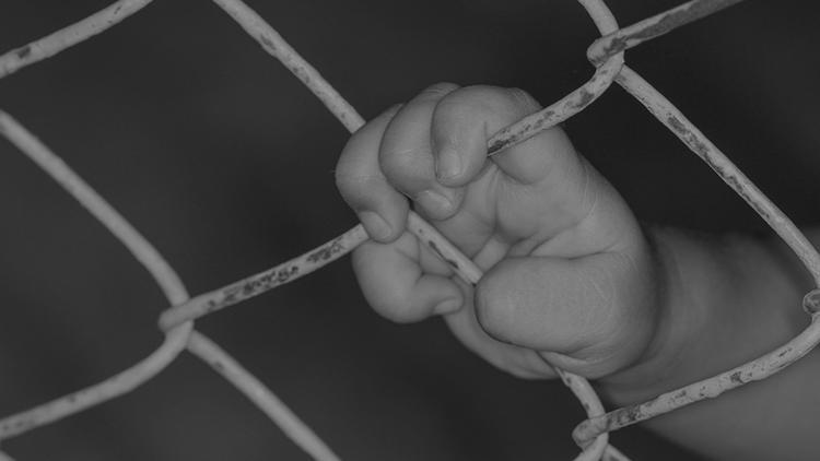 Dünyayı ayağa kaldıran rapor: 2 yaşındaki bebeğe ömür boyu hapis cezası verip, esir kampına gönderdiler