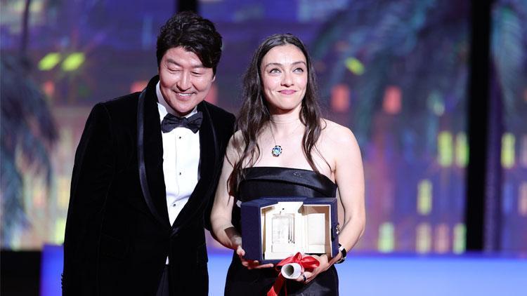 Merve Dizdar, 76. Cannes Film Festivali’nde En İyi Kadın Oyuncu ödülünü aldı