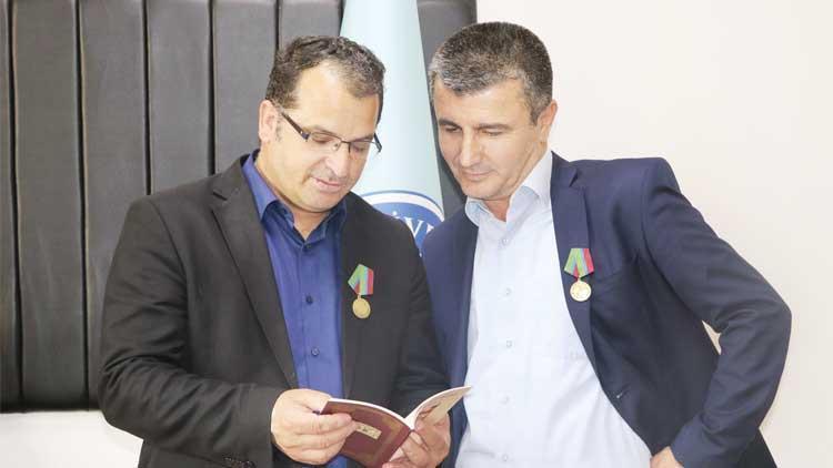 Diyarbakırlı biliminsanlarına Özbekistan’dan cesaret madalyası