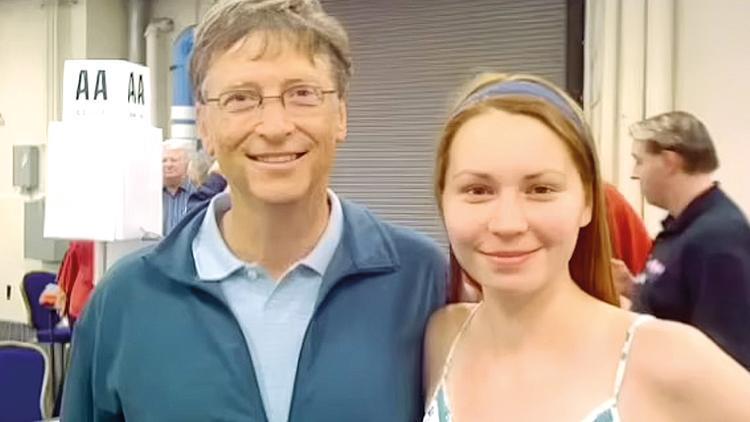 Kızıl Ajan ile arkadaş mıydı Bill Gates’in sevgilisi ünlü Rus casusla yan yana