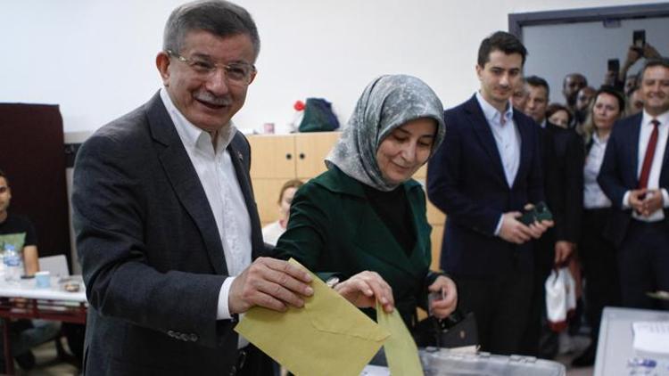 Ahmet Davutoğlu oy kullandı