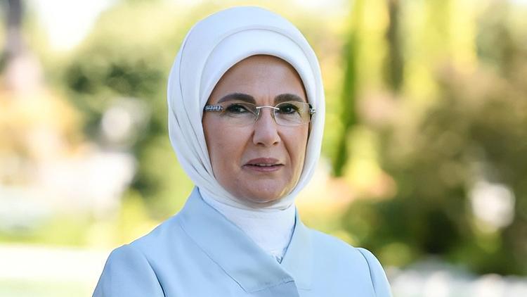 Emine Erdoğandan İstanbulun fethi mesajı: Kahraman ecdadımızı rahmet ve minnetle anıyorum