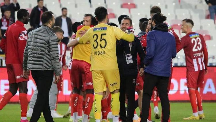 Süper Ligde kalmayı garantileyen Sivasspor büyük sevinç yaşadı