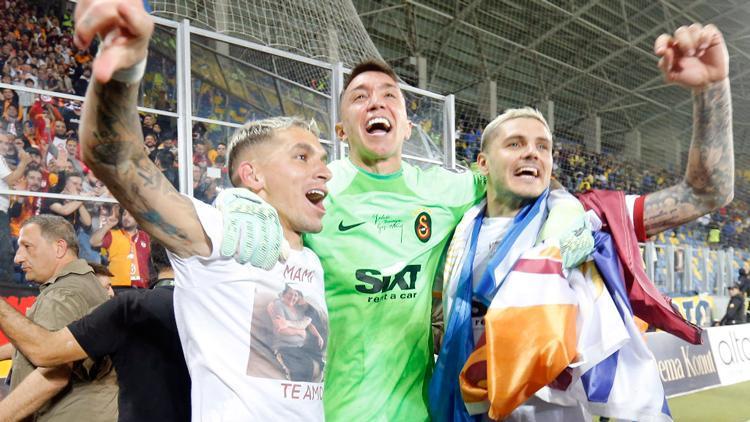 Fernando Muslera, Galatasarayda 6. Süper Lig şampiyonluğunu kazandı