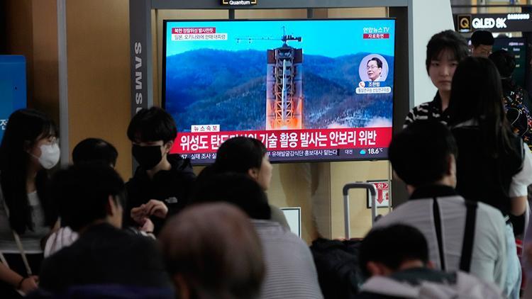 Kuzey Korenin ilk askeri keşif uydusunu uzaya gönderme denemesi başarısızlıkla sonuçlandı
