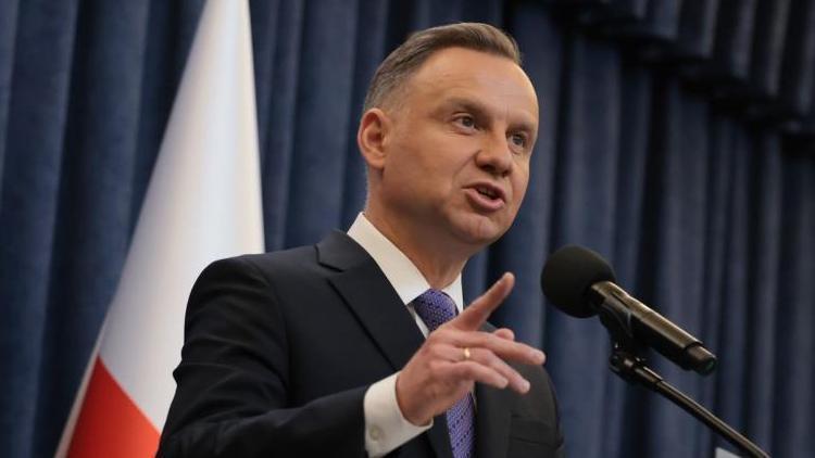 Polonya Devlet Başkanı Dudadan Rus etkilerini araştıracak yasada geri adım