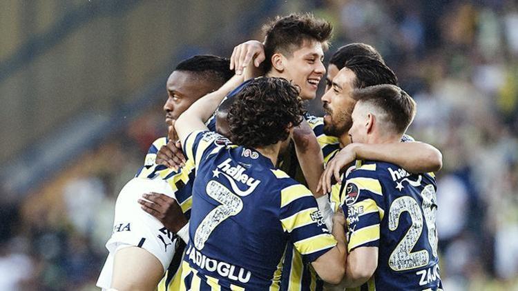 Fenerbahçede futbol ve teknik heyet, derbi öncesi tek yürek