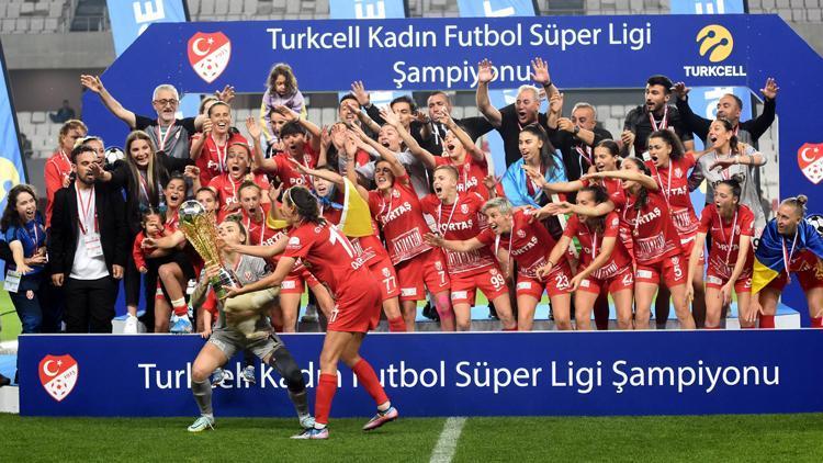 Turkcell Kadınlar Futbol Süper Liginde şampiyon ABB Fomget Fenerbahçe finalde kaybetti