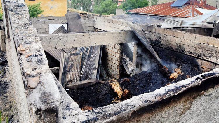 Korkunç şüphe: Köy kundaklanmış Elektriği kesip yakmışlar