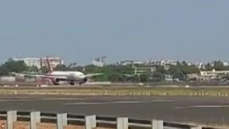 Hindistandan ABDye giden yolcu uçağı Rusyaya iniş yaptı