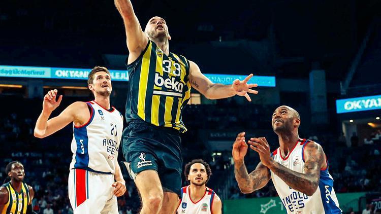 Anadolu Efes, Fenerbahçe Bekoyu yenip seride öne geçti
