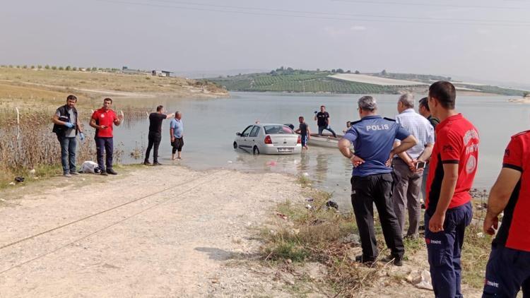 Baraja düşen otomobilde cesedi bulundu