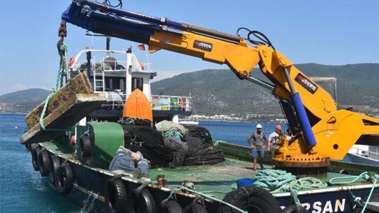 Bodrumda denizin dibinden 10 ton katı atık çıkarıldı