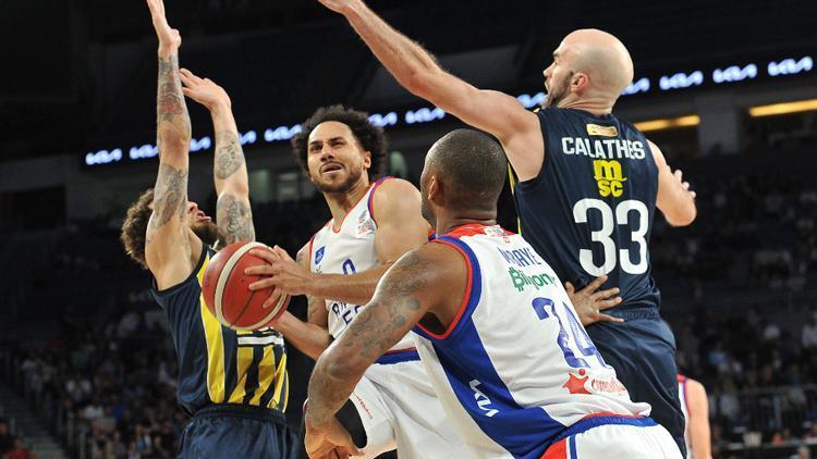 Son Dakika: Anadolu Efes, Basketbol Süper Liginde finalde Fenerbahçe Beko 3-1 kaybetti