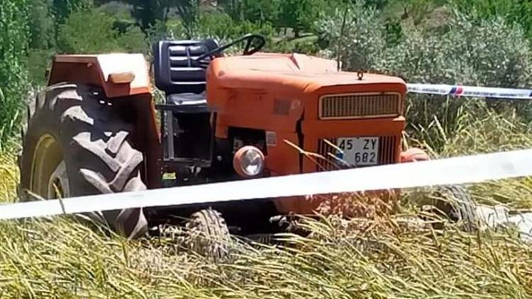 Manisada traktör devrildi; sürücü yaralı, eşi öldü