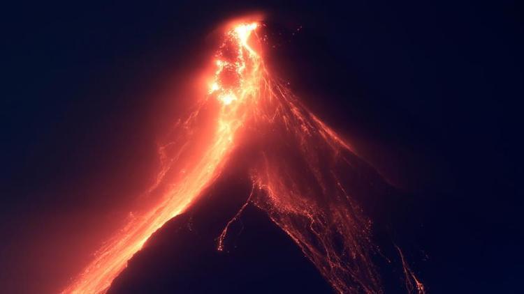 Mayon Yanardağı çevresinde 13 bin kişi tahliye edildi
