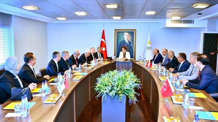 Akşener, partisinin belediye başkanlarıyla görüştü