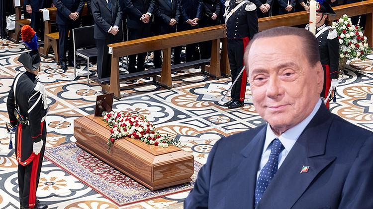Berlusconi son yolculuğuna uğurlandı Külleri mozolede saklanacak