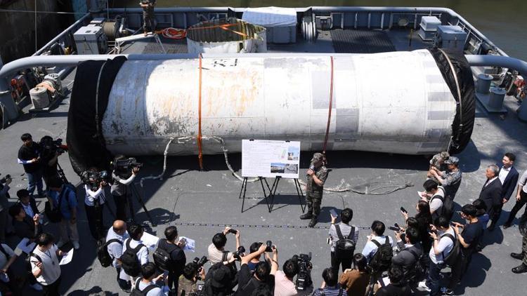 Güney Kore, Kuzey Kore’ye ait roketin enkazına ulaştı