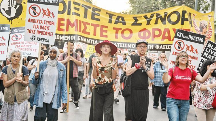 Yunanlar AB’yi protesto etti En az 500 göçmen kayıp