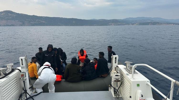 Ayvacık açıklarında Yunan unsurlarınca ölüme terk edilen 35 kaçak göçmen kurtarıldı