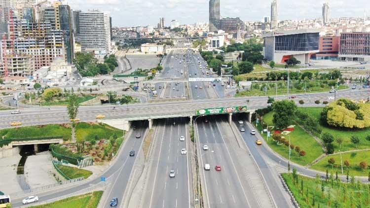 Yollar boş kaldı: İstanbul’da sıradışı pazartesi