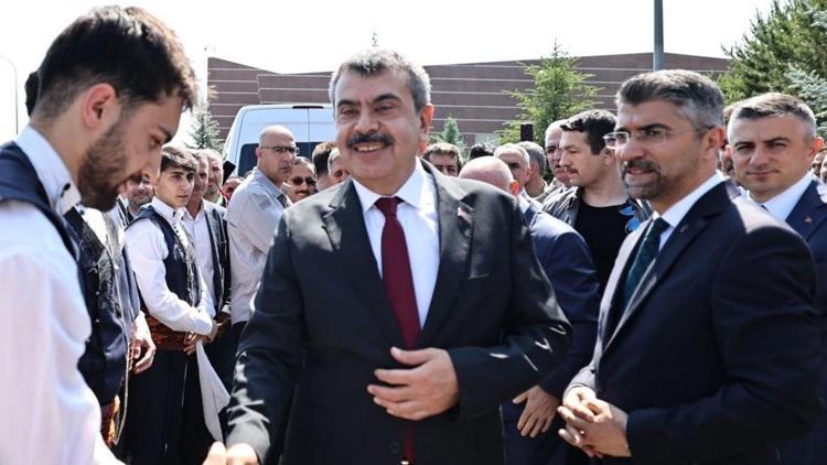 Bakan Tekin: Deprem bölgesinde eğitimin sağlıklı şekilde başlayacağı ortamı oluşturduk