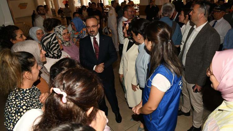 İçişleri Bakan Yardımcısı Turan, depremzedelerle bayramlaştı